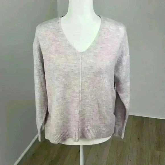 H&M Light Pink V-Neck Sweater Size Small - Picture 1 of 8
